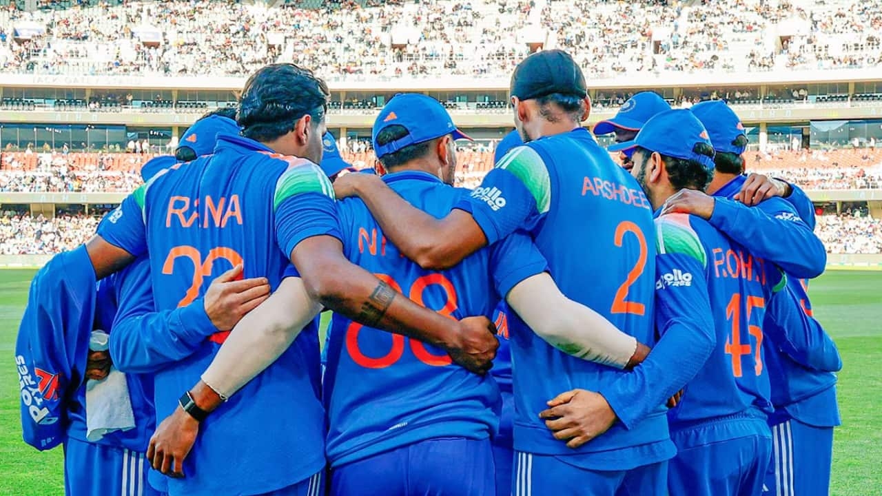 Kohli, Sharma Star as India Battles NZ in 1st ODI